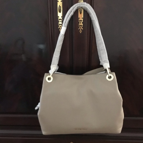 Michael Kors Raven Pebbled Leather - Picture 4 of 10